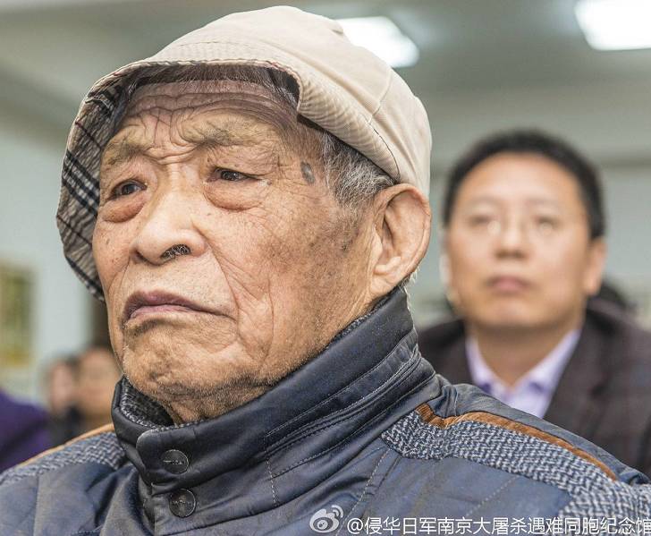 ▲2016年12月11日，常志强老人参加纪录片《幸存者——见证南京1937》首发仪式