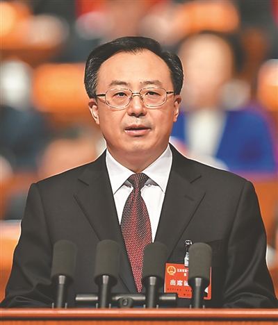 省长吴政隆作政府工作报告。 交汇点记者 吴 胜摄