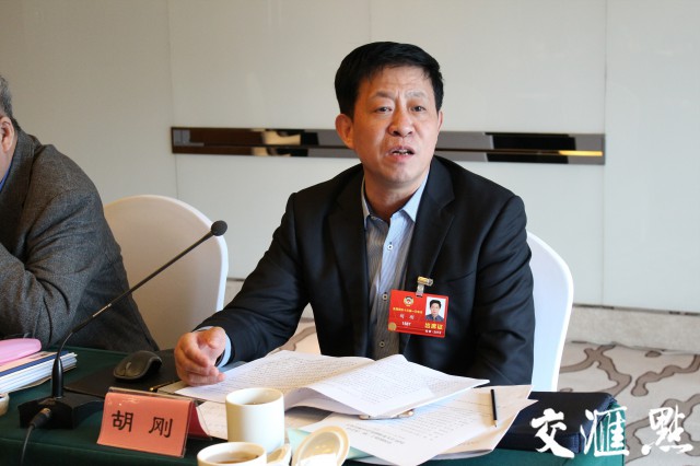 民盟中央常委,江苏省委会主委,省政协副主席,南京中医药大学校长胡刚