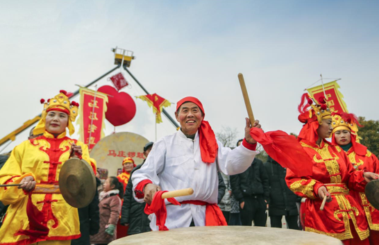 2月16日，徐州市，马庄村首届香包文化节暨第三十二届农民运动会在马庄文化广场开幕。