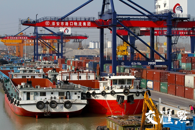 2018年2月25日，淮安境内的大运河迎来航运高峰期。图片来源：视觉江苏网