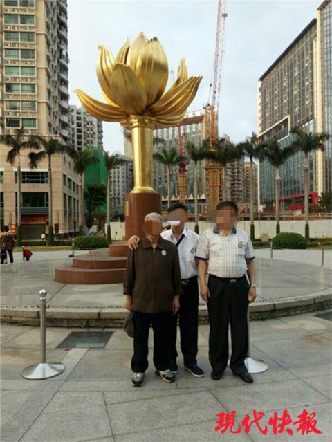 吕某与同行的亲友在澳门合影。  本文图片均来自现代快报