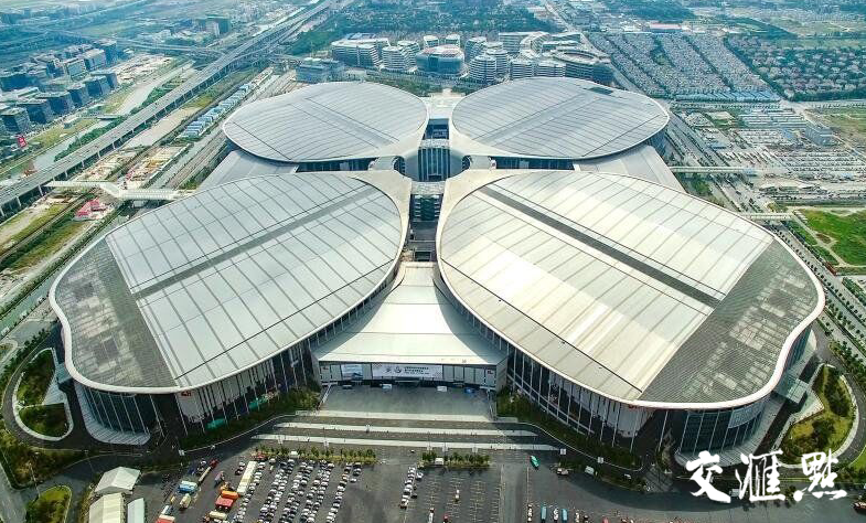 空中鸟瞰“四叶草”造型的上海国家会展中心（中国国际进口博览局提供）