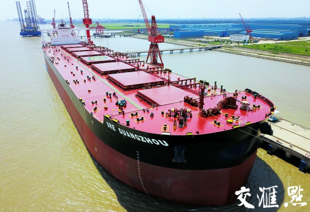 40万吨级“广州号”矿砂船从太仓港码头首航 计海新 摄 视觉江苏网供图