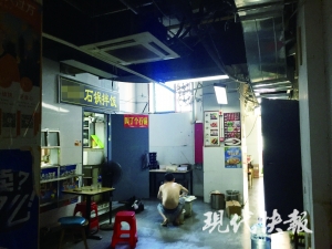 这里的外卖小店，主战场就是一间厨房