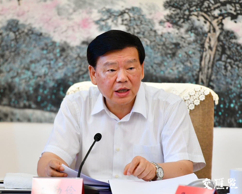 省委书记娄勤俭主持会议。交汇点记者 肖勇 摄