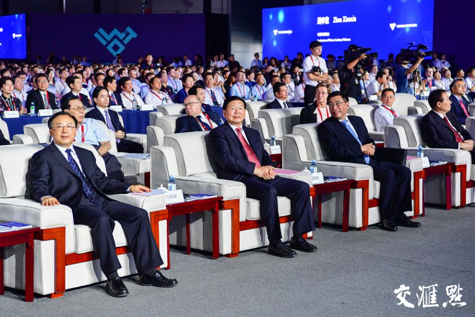 省委书记娄勤俭出席,工信部部长苗圩、省长吴政隆等出席开幕式。交汇点记者 张筠 吴胜摄