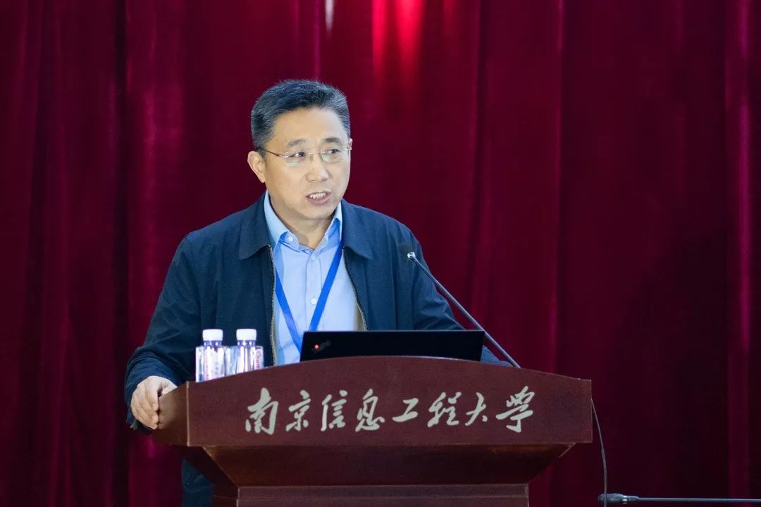 江苏省知识产权局副局长张春平做主旨报告