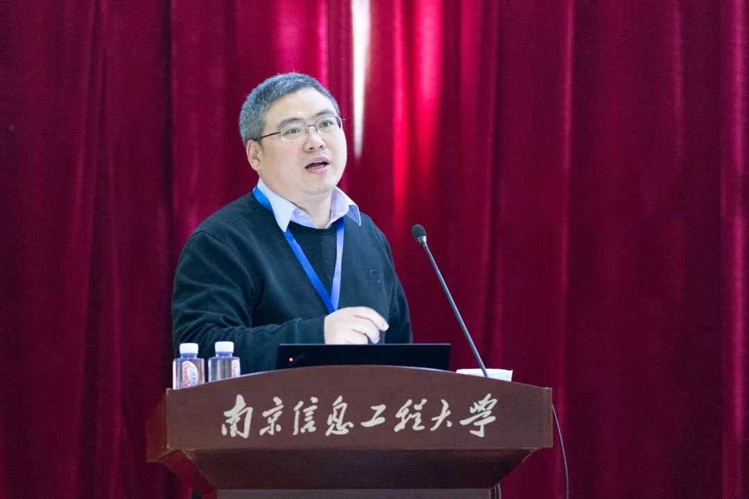 南京信息工程大学校商学院院长朱帮助教授做主旨报告