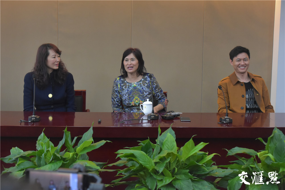 肖爱华、栾菊杰、仲满三位剑坛传奇人物同框亮相。