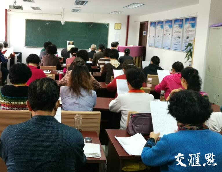 声乐班的学生们济济一堂。