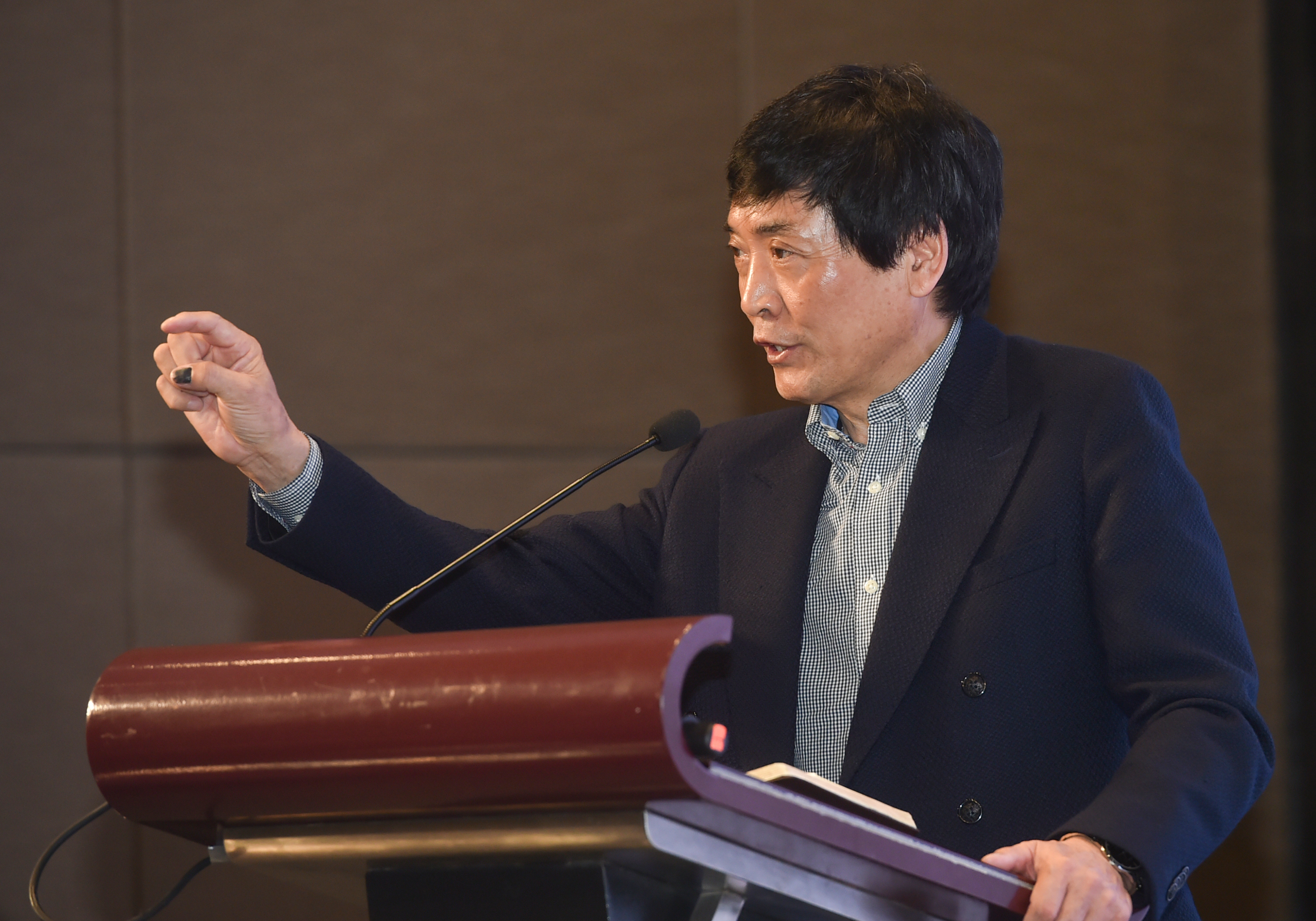 著名儿童文学作家、北京大学中文系教授曹文轩