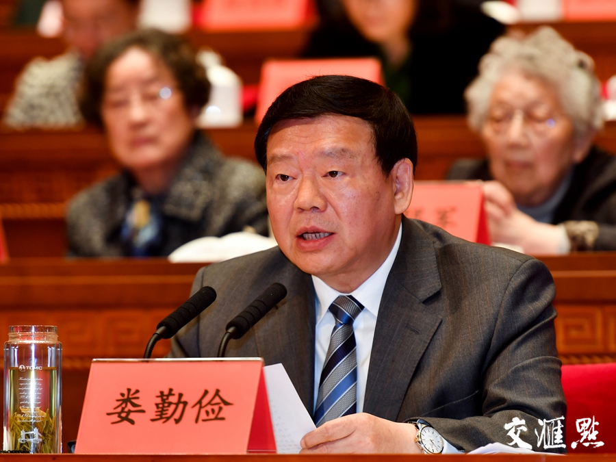 江苏省委书记、省人大常委会主任娄勤俭在开幕会上讲话。