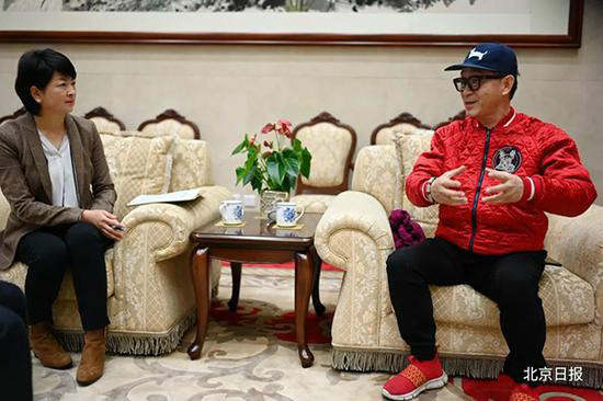 六小龄童接受采访