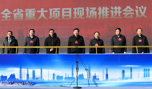 黄海之滨,江苏省委省政府举行了一次重要的现场推进会