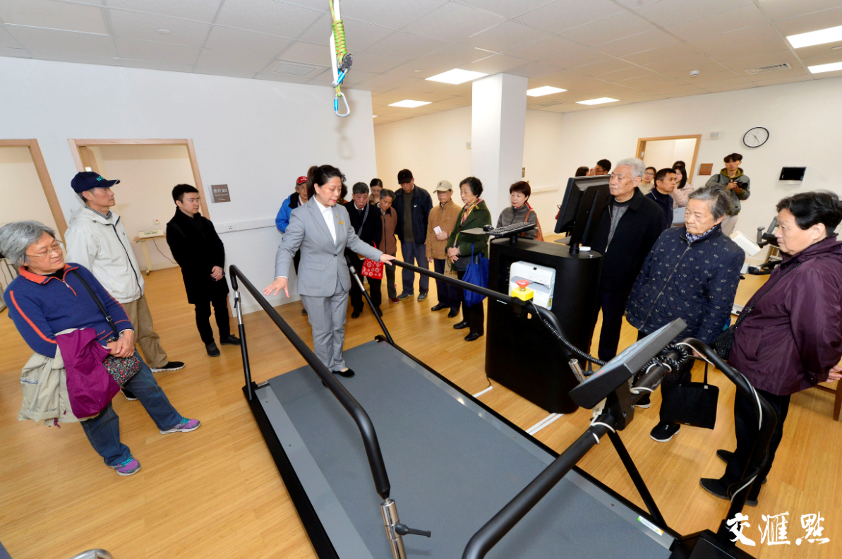 资料图：2018年12月1日第二季南京万名市民看养老院。新华报业视觉中心记者 乐涛 摄