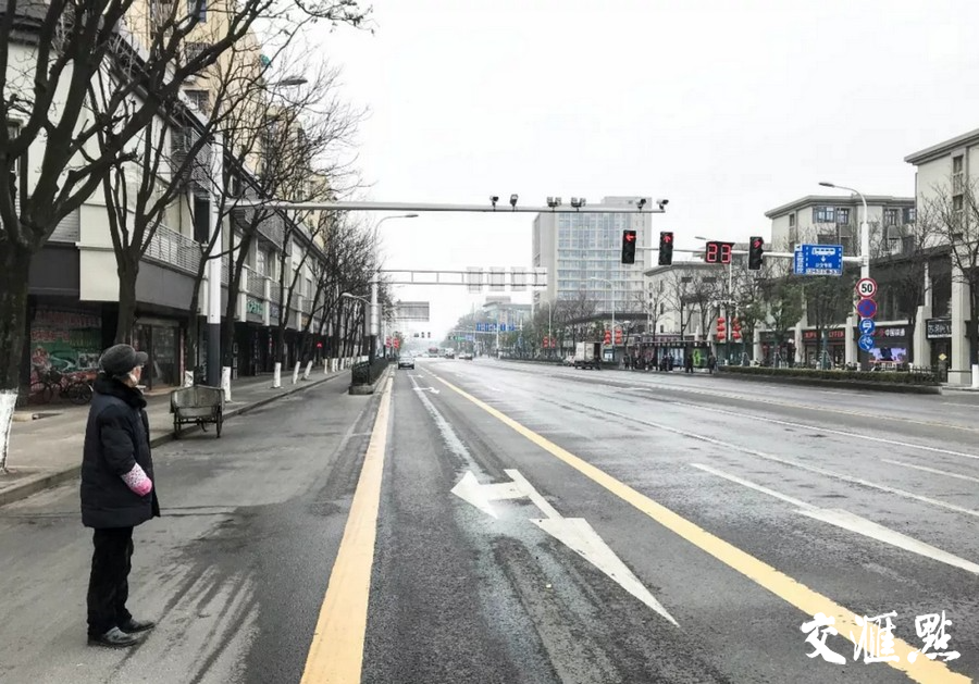 北崮山路和中央北路交叉口。李睿哲摄