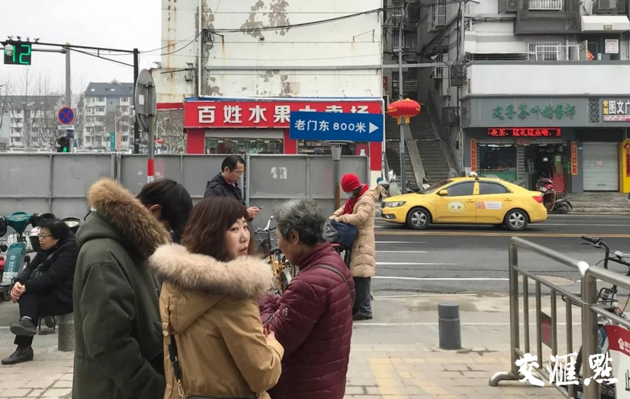 武定门站地铁口附近。李睿哲摄