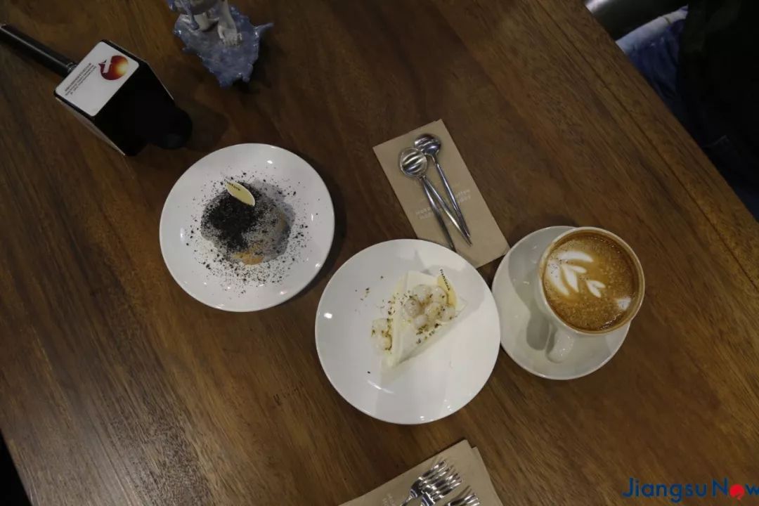 店里的咖啡与甜品 店里的咖啡与甜品