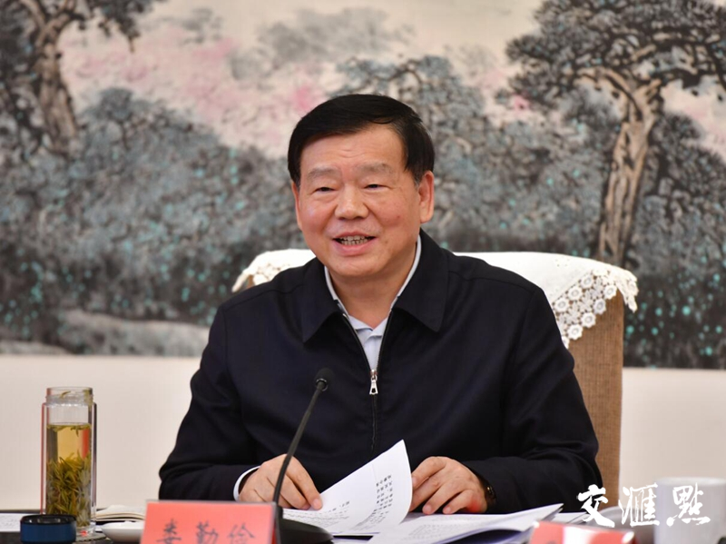 省委书记娄勤俭主持会议。交汇点记者 肖勇/摄