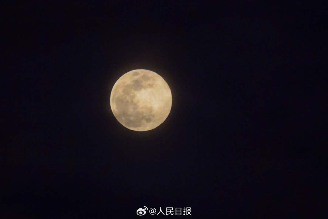 2月24日元宵夜,农历正月的满月升起,这也是2024年最小满月。昨晚没看到的,赶紧收藏!愿见者花好月圆,皆得所愿!(人民日报微博)