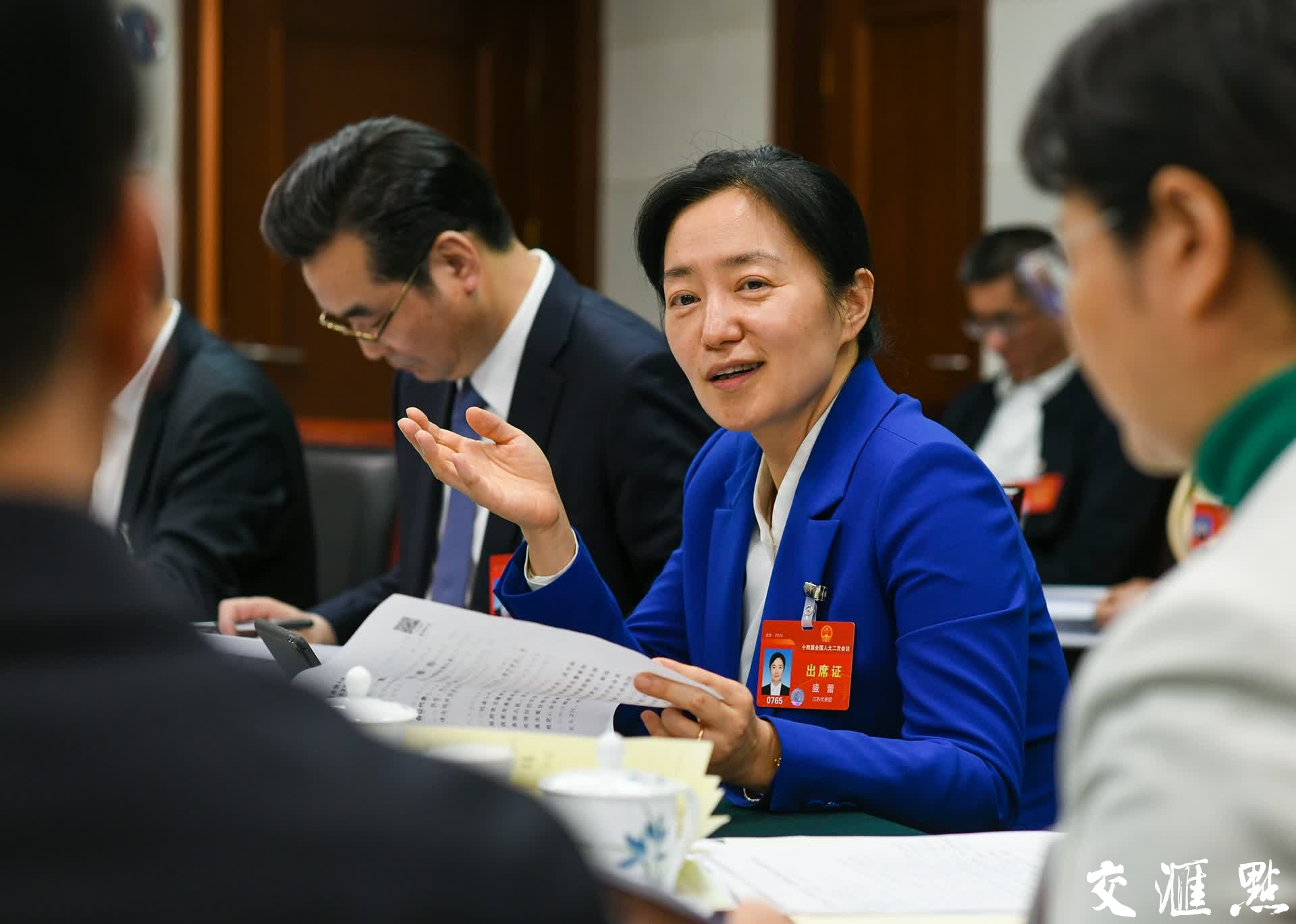 3月6日,十四届全国人大二次会议江苏代表团在驻地召开代表小组会议,审议李强总理在十四届全国人大二次会议开幕会上作的政府工作报告。
新华日报·交汇点记者 肖勇 万程鹏 摄