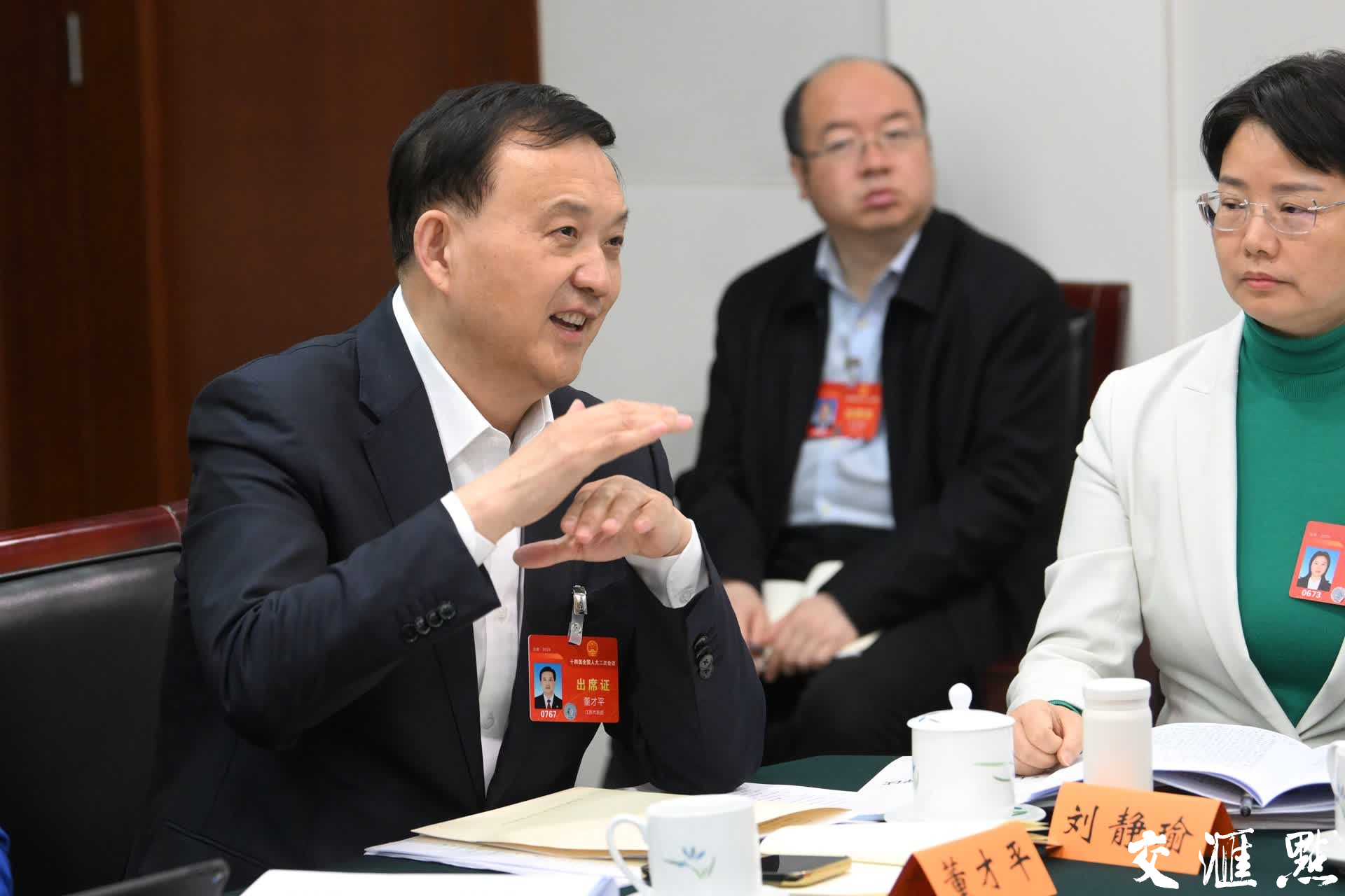 3月6日,十四届全国人大二次会议江苏代表团在驻地召开代表小组会议,审议李强总理在十四届全国人大二次会议开幕会上作的政府工作报告。
新华日报·交汇点记者 肖勇 万程鹏 摄