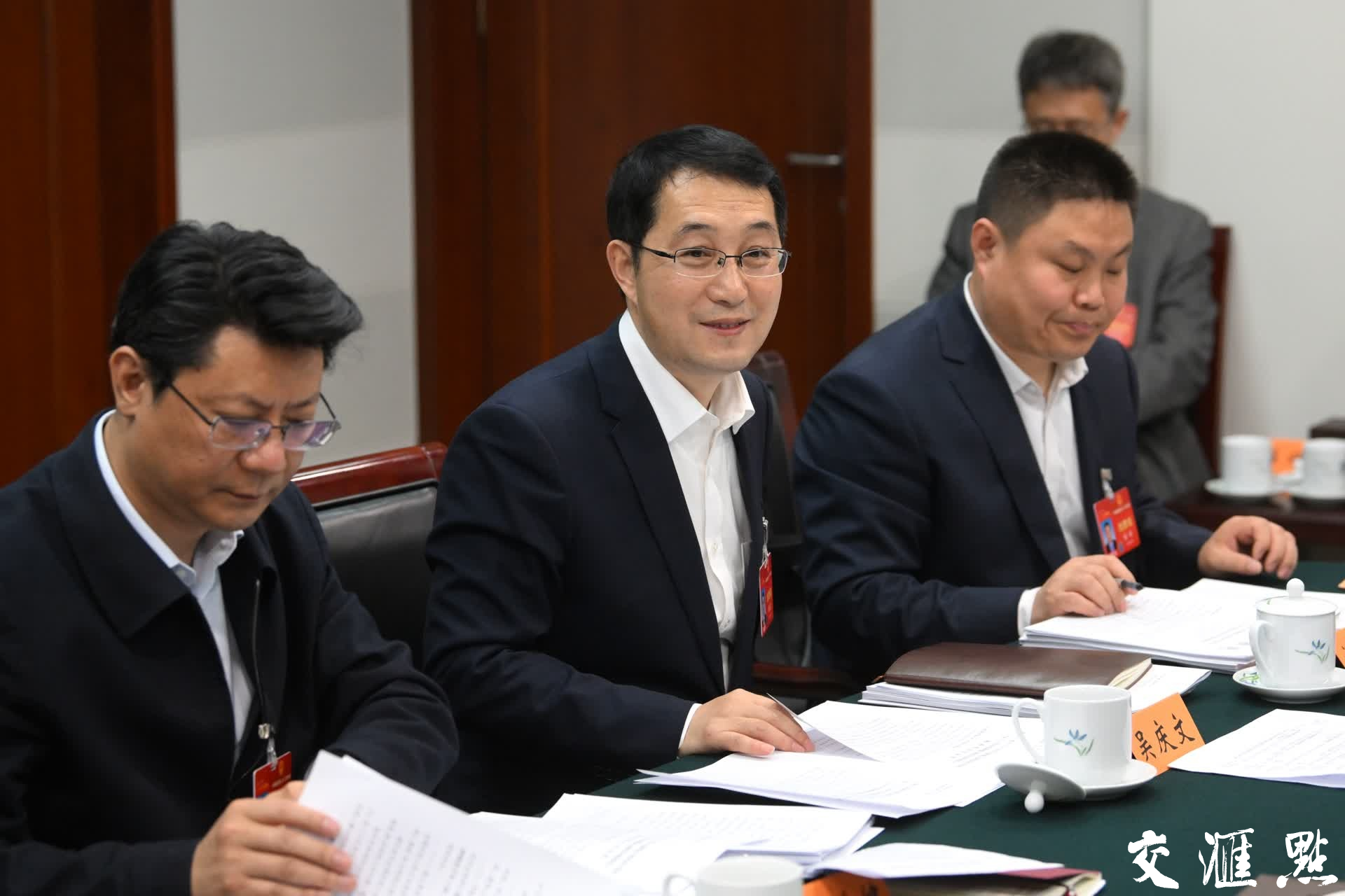 3月10日,十四届全国人大二次会议江苏代表团举行小组会议,审议关于政府工作报告、年度计划、年度预算的三个决议草案。
