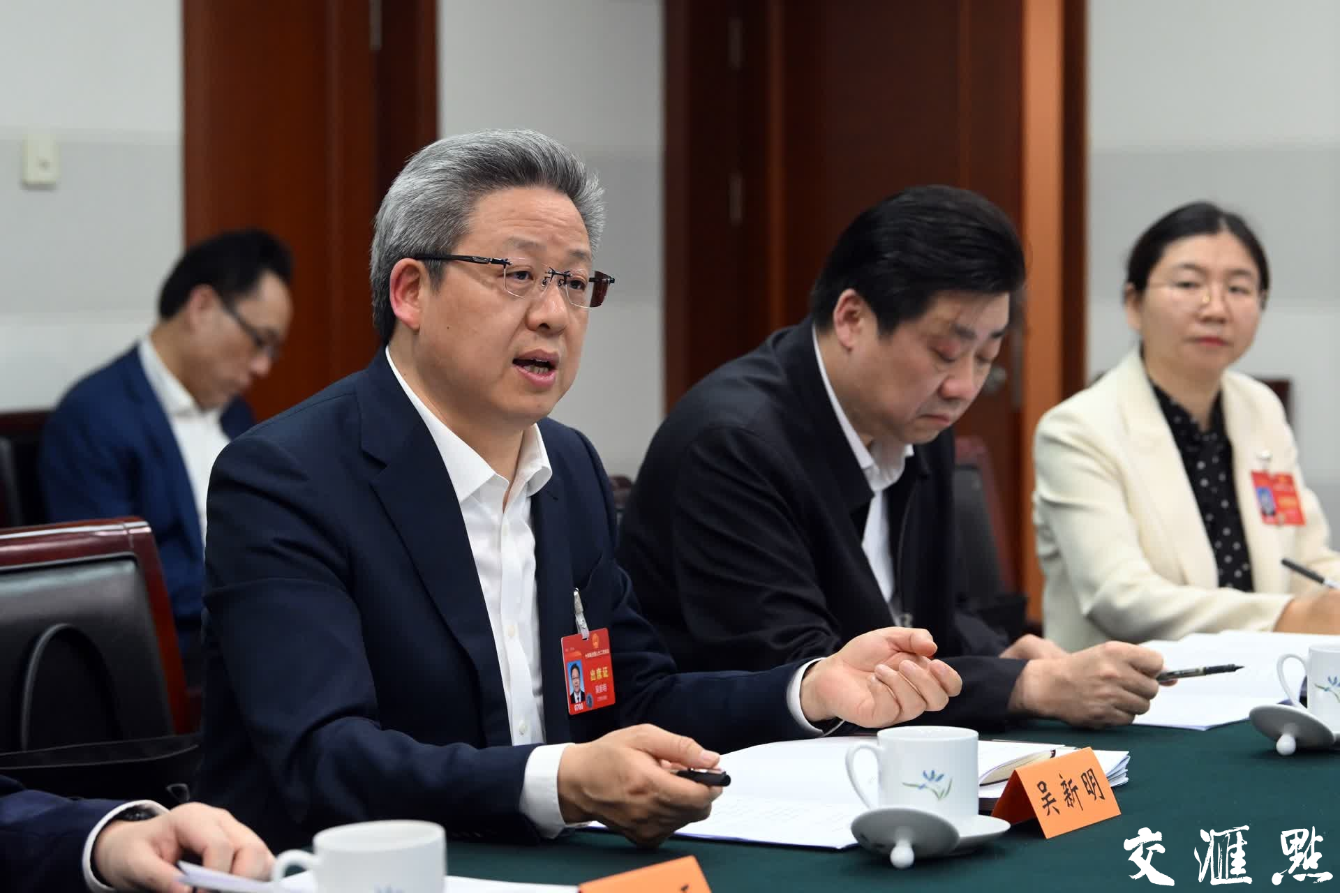 3月10日,十四届全国人大二次会议江苏代表团举行小组会议,审议关于政府工作报告、年度计划、年度预算的三个决议草案。