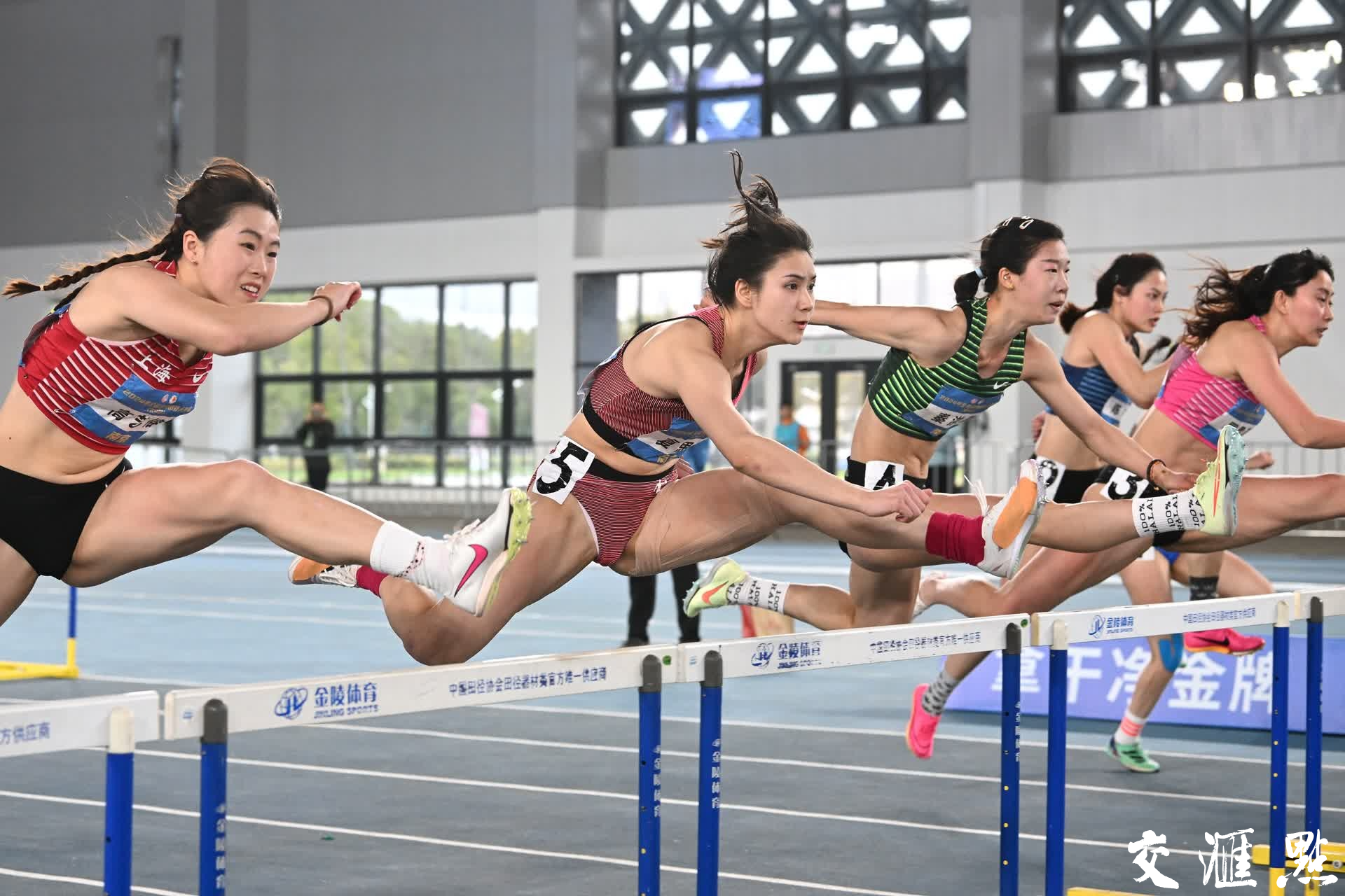湖南队选手夏思凝在女子60米栏决赛中夺冠。
新华日报·交汇点记者 万程鹏 摄