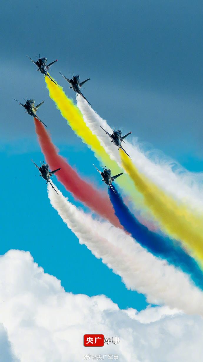 1998年3月23日,歼-10首飞成功。一组高清美图,欣赏歼-10战机砺剑空天,一起祝歼-10战机26岁生日快乐 !