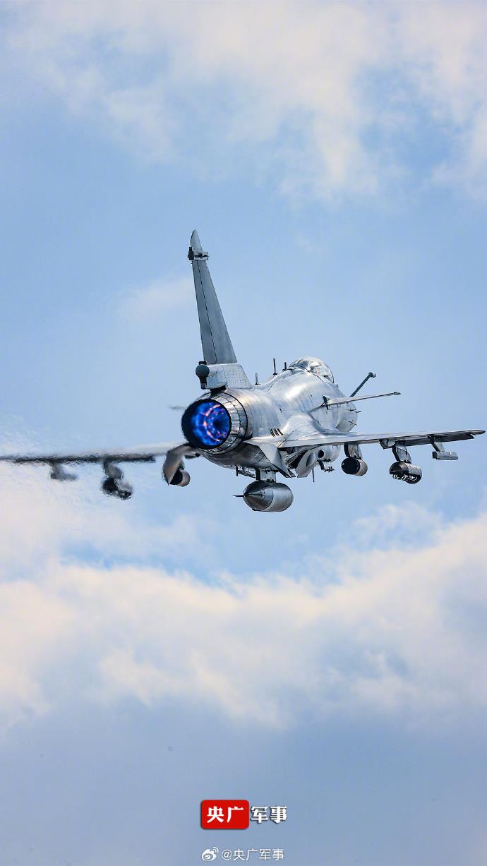 1998年3月23日,歼-10首飞成功。一组高清美图,欣赏歼-10战机砺剑空天,一起祝歼-10战机26岁生日快乐 !