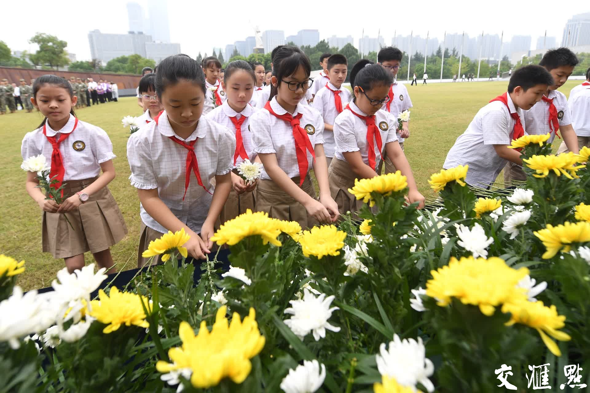 2024年9月30日,“缅怀先烈 致敬英雄”烈士纪念日主题活动在侵华日军南京大屠杀遇难同胞纪念馆举行。新华日报·交汇点记者 万程鹏 摄