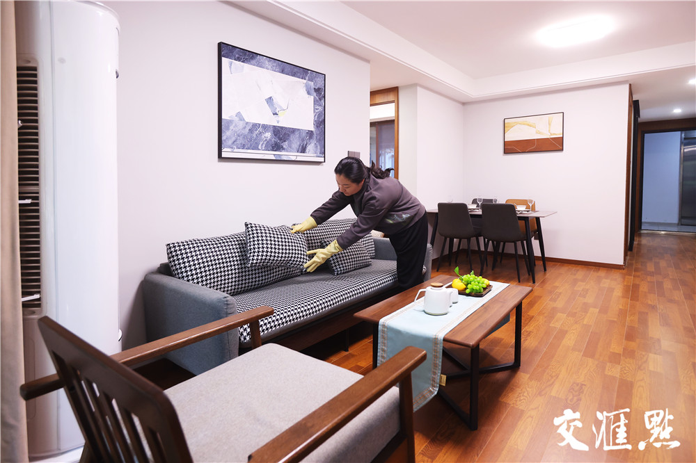屋内热水器、空调、电视、洗衣机等一应俱全,吸引很多新市民人群关注。