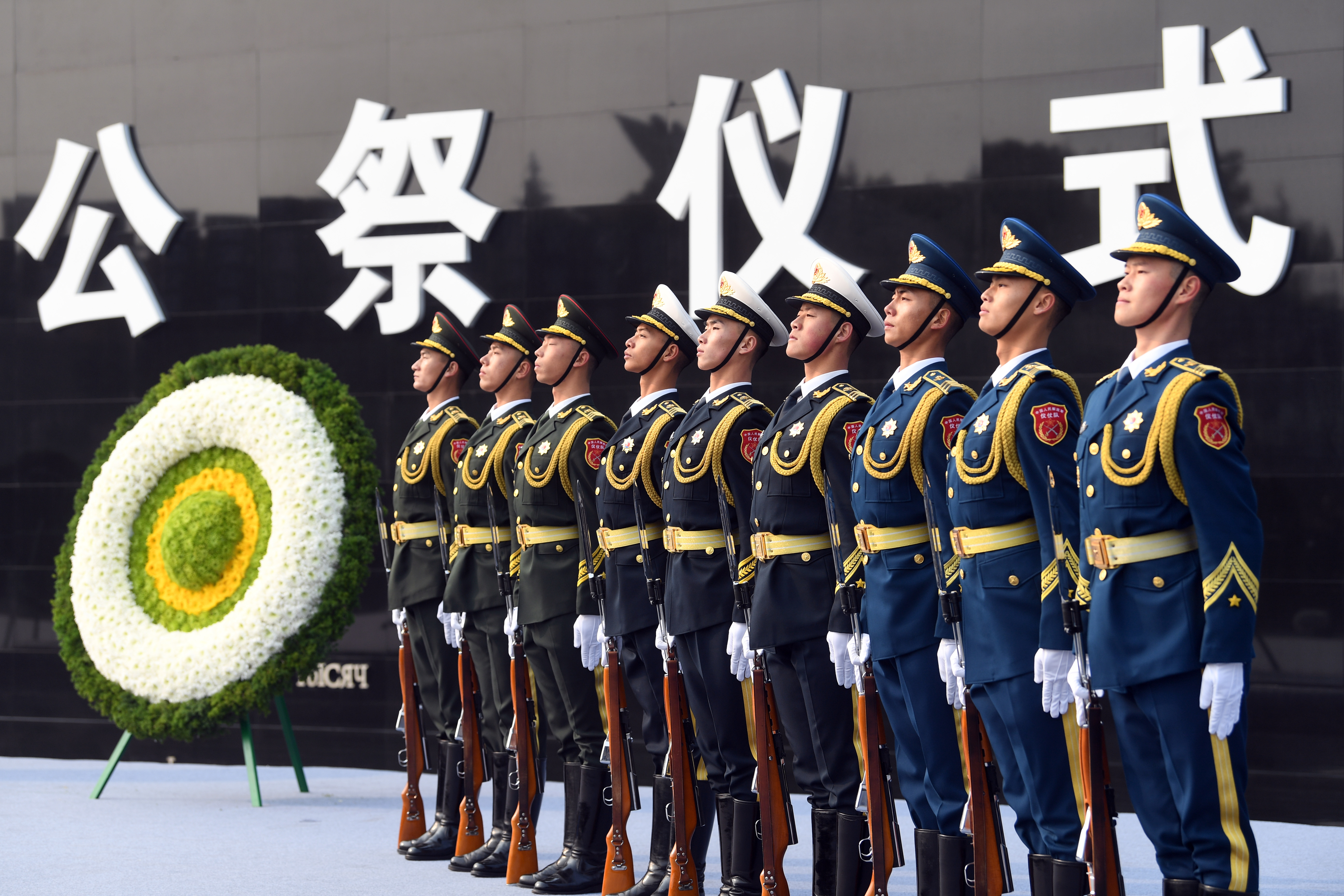 12月13日上午十时,南京大屠杀死难者国家公祭仪式在侵华日军南京大屠杀遇难同胞纪念馆举行。