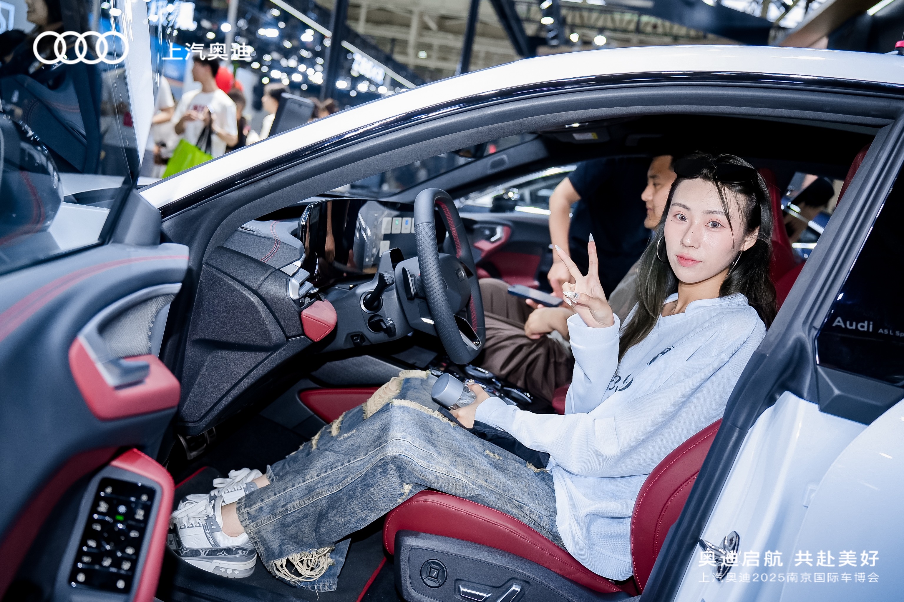 關注【上汽奧迪】的朋友們看過來!!!
「五一南京車展」上汽奧迪攜三款車型重磅亮相:
性能豪華旗艦——A7L
最大奧迪SUV——Q6
全新性能轎跑——A5L Sportback
備受期待的A5L迎來江蘇首秀,智美絕塵,不容錯過!
現場打卡更有A5L周邊好禮相送~
指路【南京國際博覽中心7號館7-10展臺】