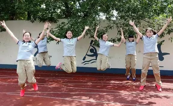 南京市板桥中学校服图片