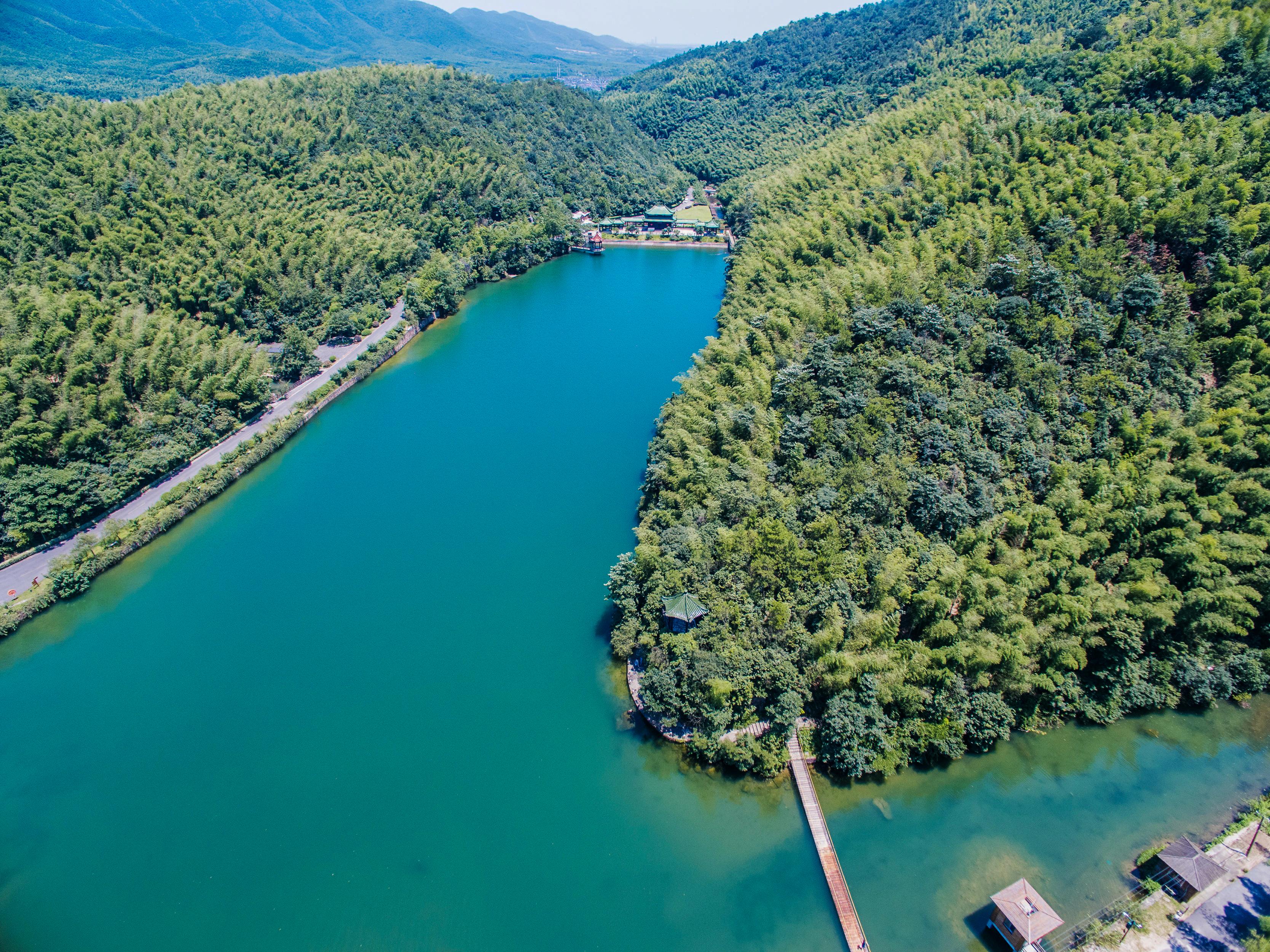竹海清幽文峰揽胜龙珠水库远眺一屏在手,使用者可以了解"最宜兴"的