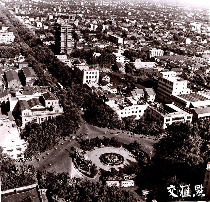 1982年,新街口.正在盖新华书店.jpg