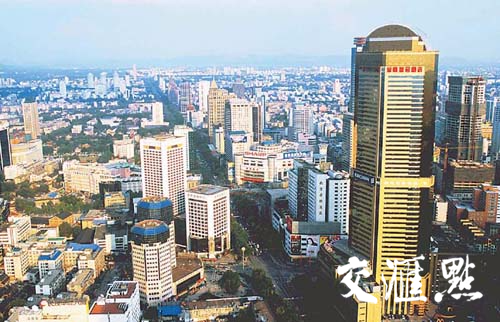 老摄影记者陈哲则回忆说,上世纪80年代,他多次前往拍摄金陵饭店的"一