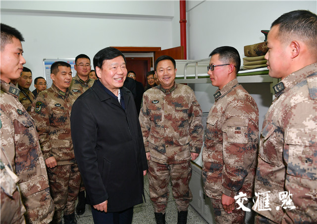 交汇点记者 肖勇摄舟桥旅是抗洪抢险专业应急部队,先后20余次参加抗洪