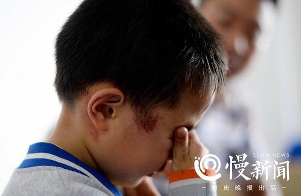 男童公交上遭暴击完整视频曝光 男子或被追究刑责