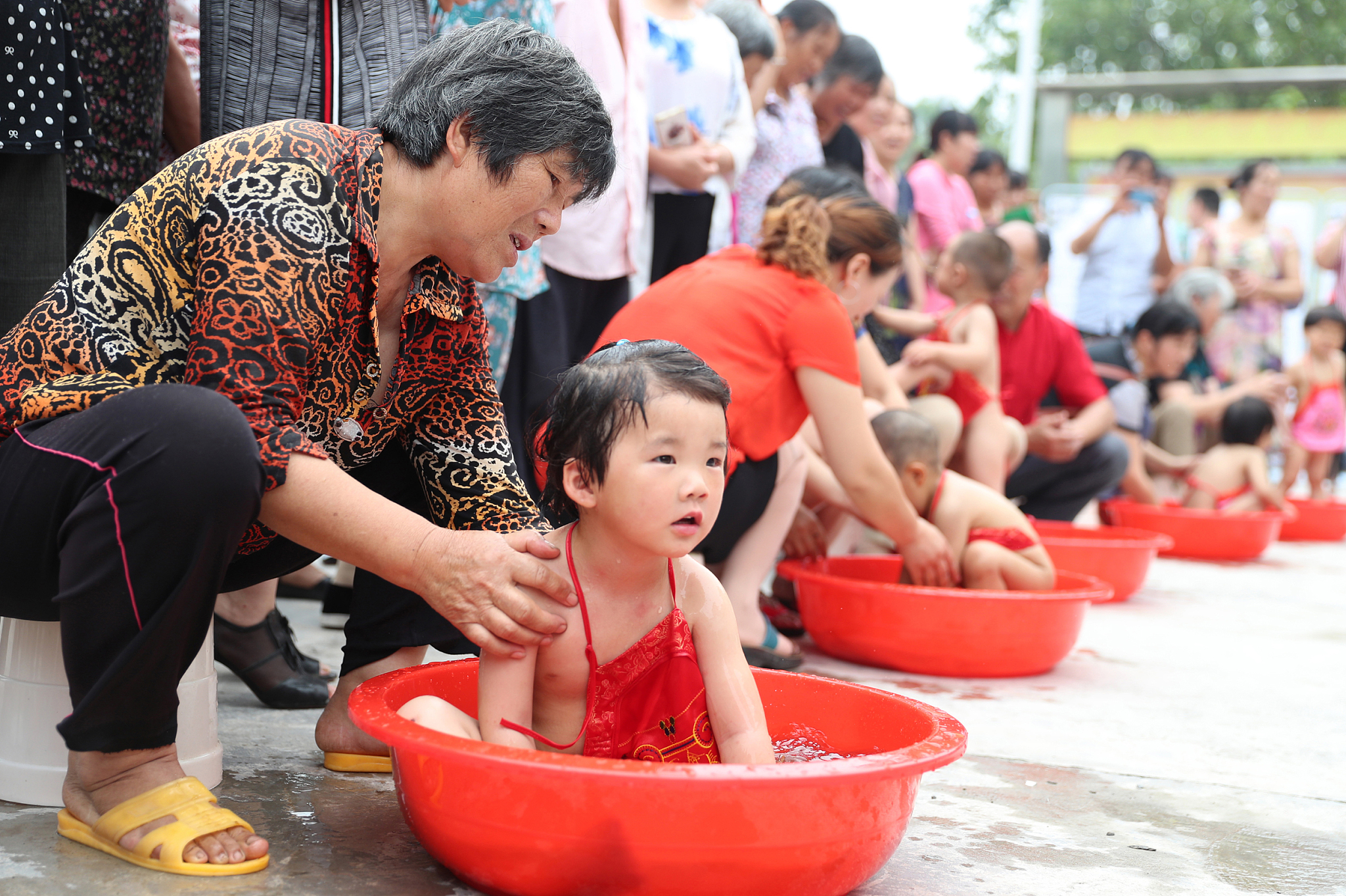 端午节不只是赛龙舟 来看各地精彩民俗活动
