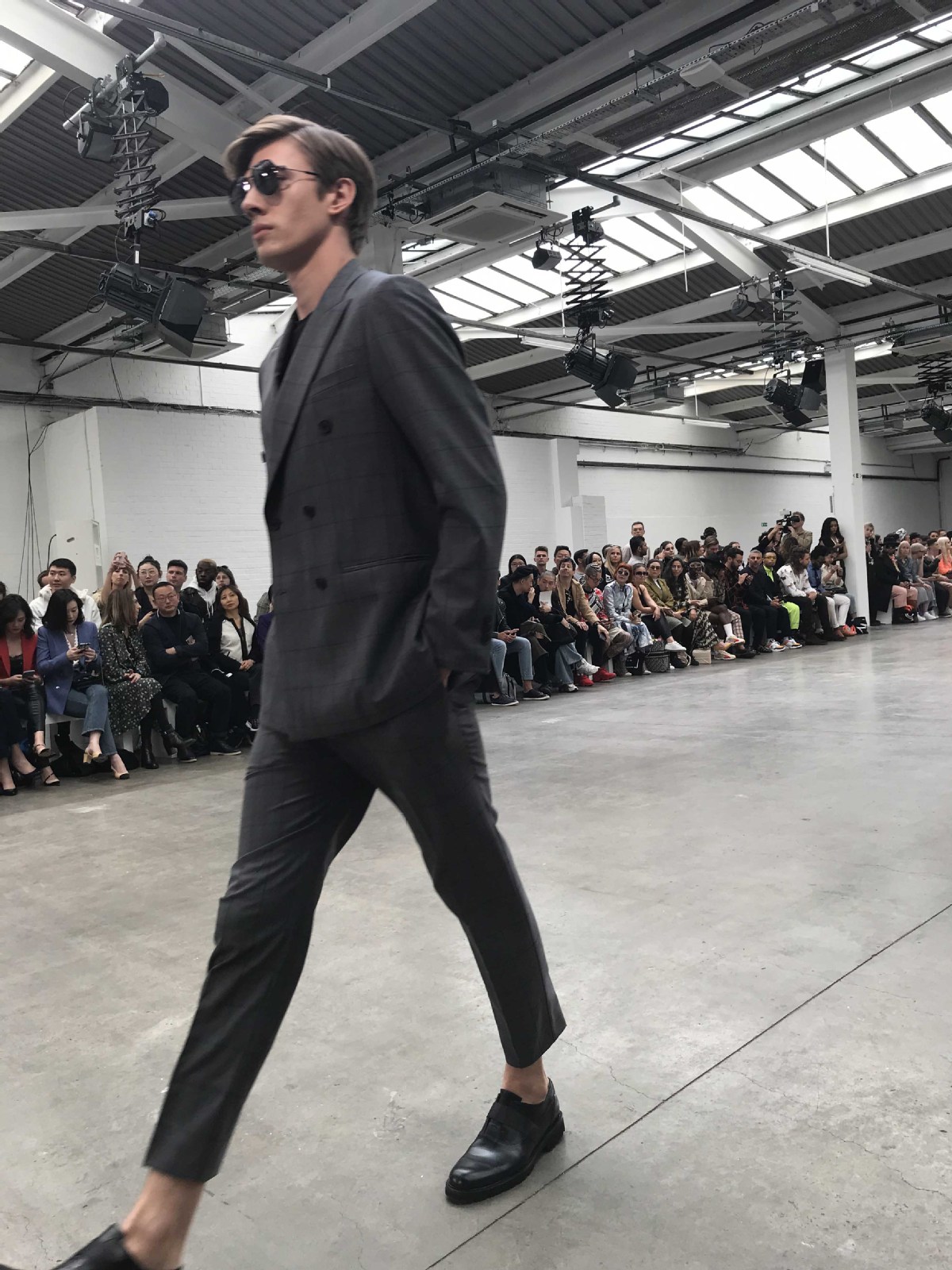 
[imtoken硬钱包怎么用]中国品牌和设计师亮相伦敦男装周，展示高水平