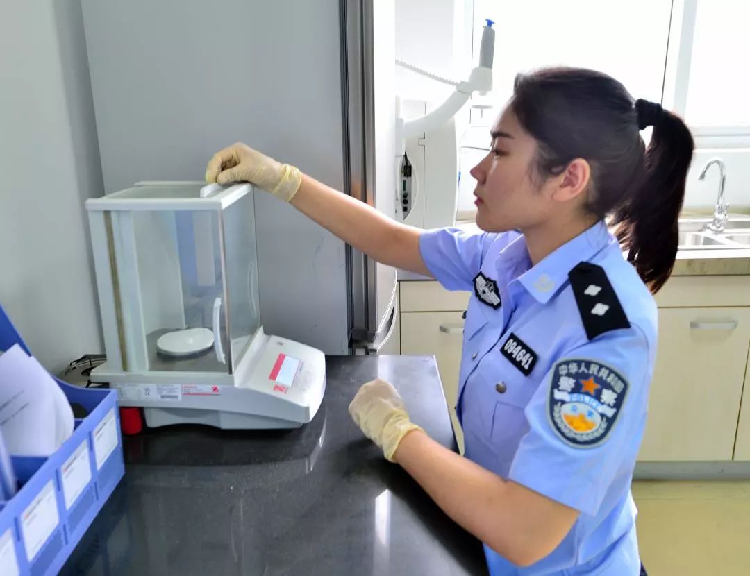 半夜解剖到一半停电了……比电影《秦明·生死语者》