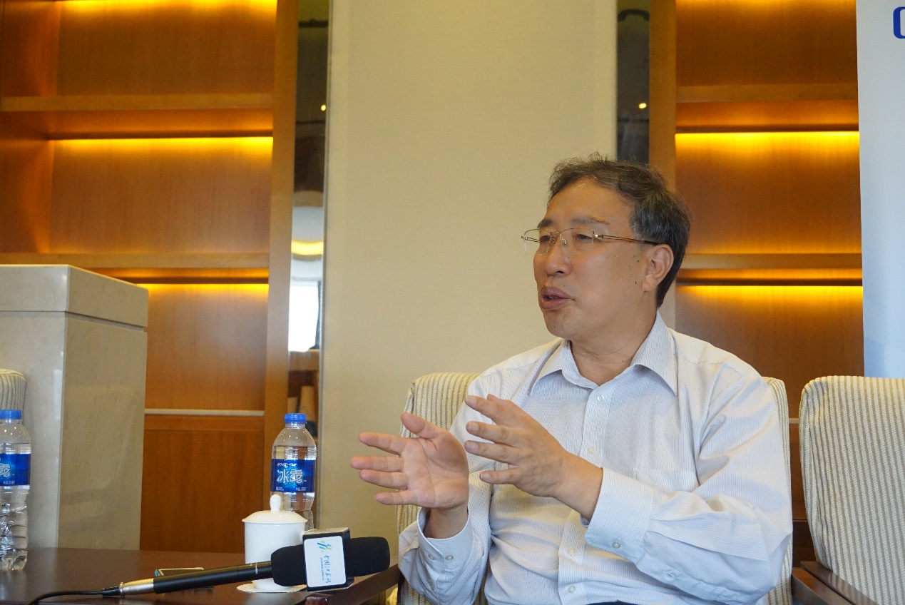 圖為嘉賓接受交匯點記者采訪。