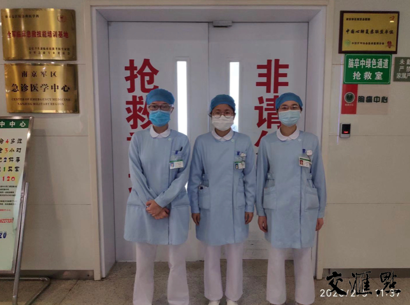 在东部战区总医院坚守岗位的三名护理学生