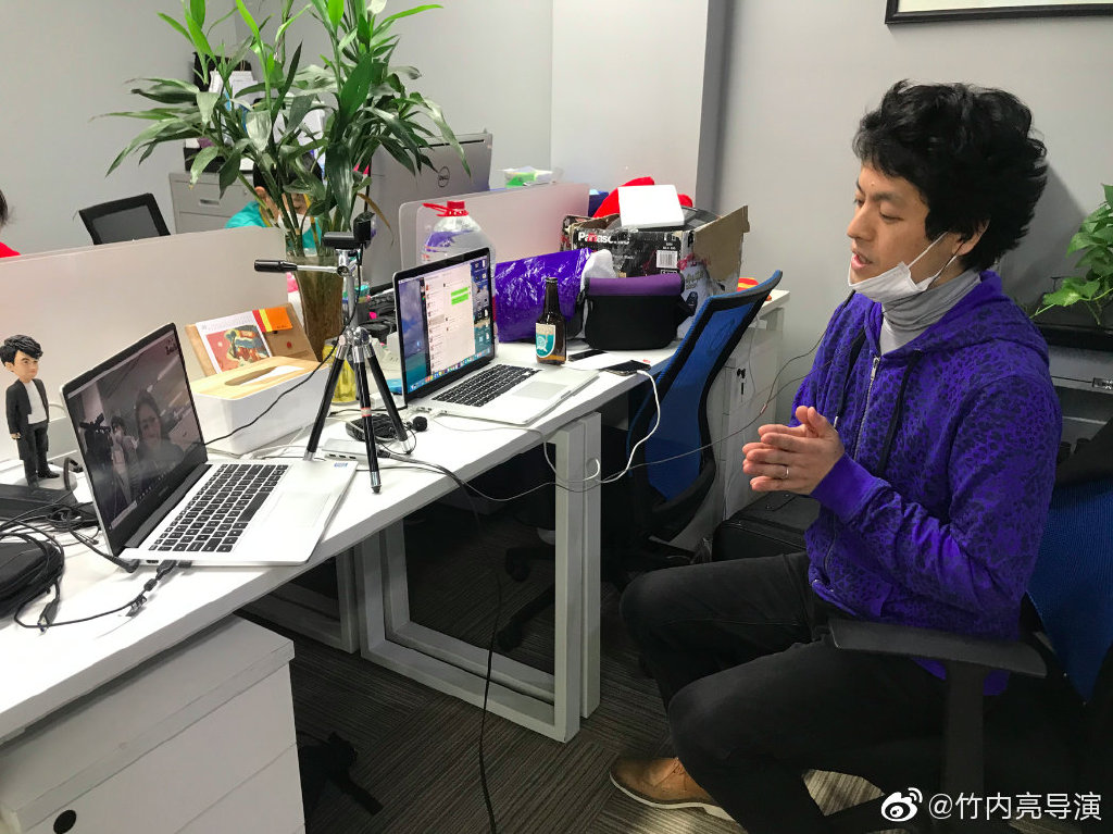 竹内亮接受日本媒体的采访。