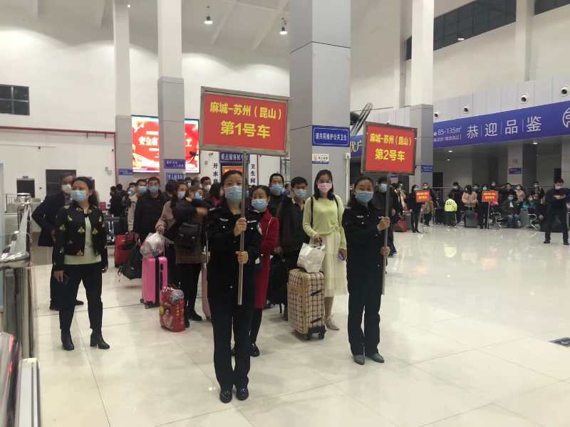 3月22日，江苏首趟10辆湖北籍返岗复工专车抵达昆山市。