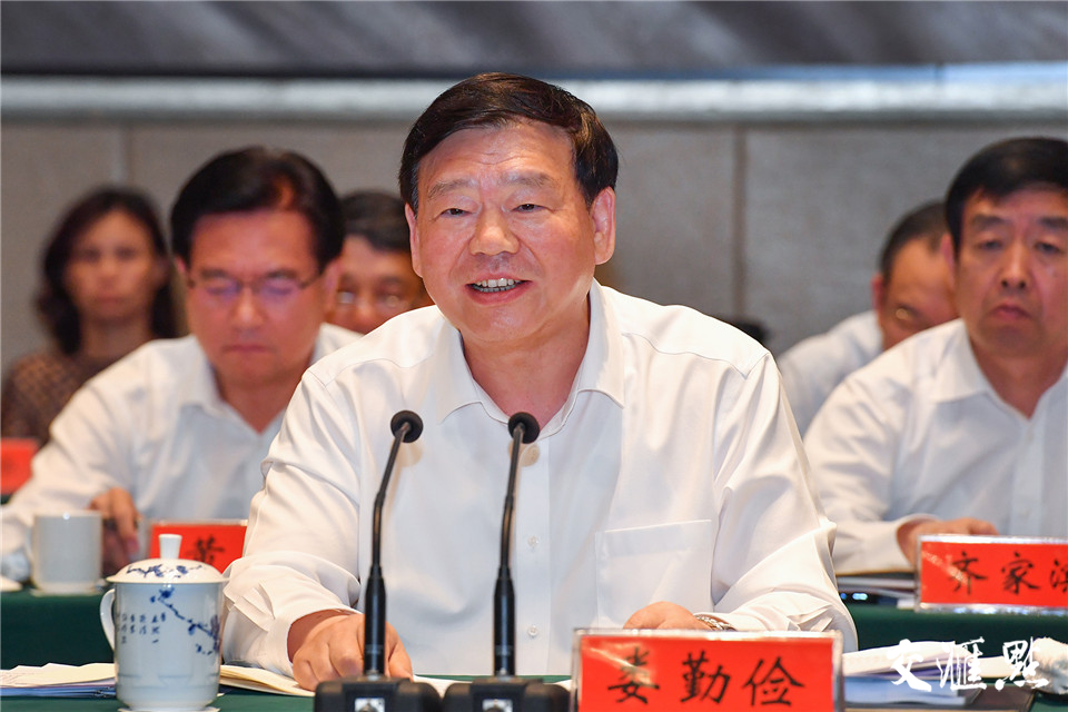 江苏省委书记、省人大常委会主任娄勤俭讲话。